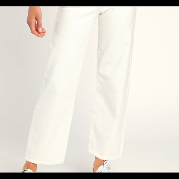 EUC LEVIS WEDGIE JEANS. FACTORY FREYED LEG HEM.SIZE 29. OFF WHITE COLORED - Picture 2 of 16